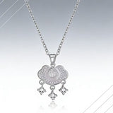 Fashionable Womens Clavicle Chain With A Heart Shaped Pendant