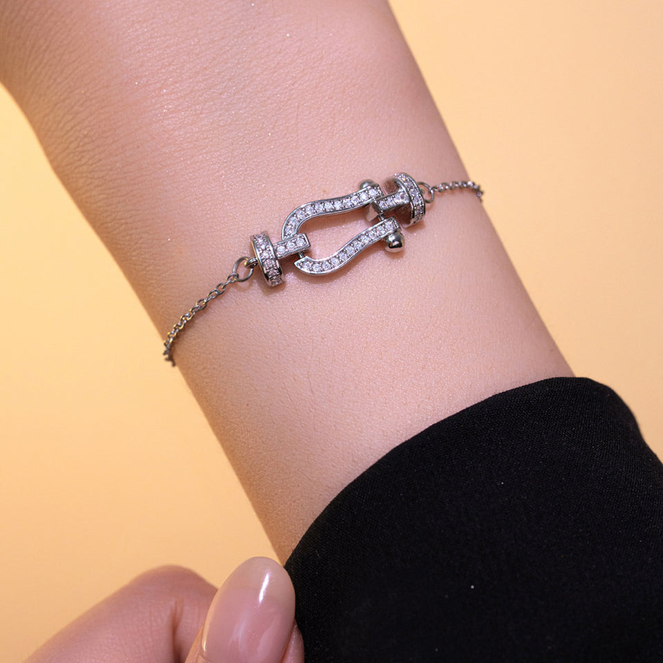 Hot Selling Horseshoe Buckle Necklace Women's Versatile Set