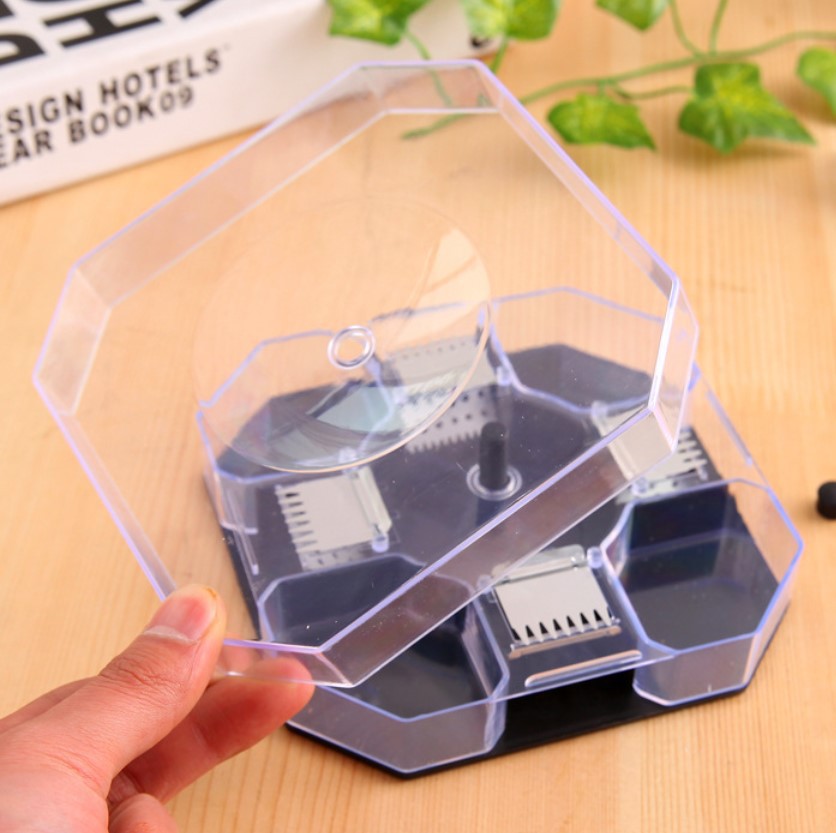 Cockroach trapping device